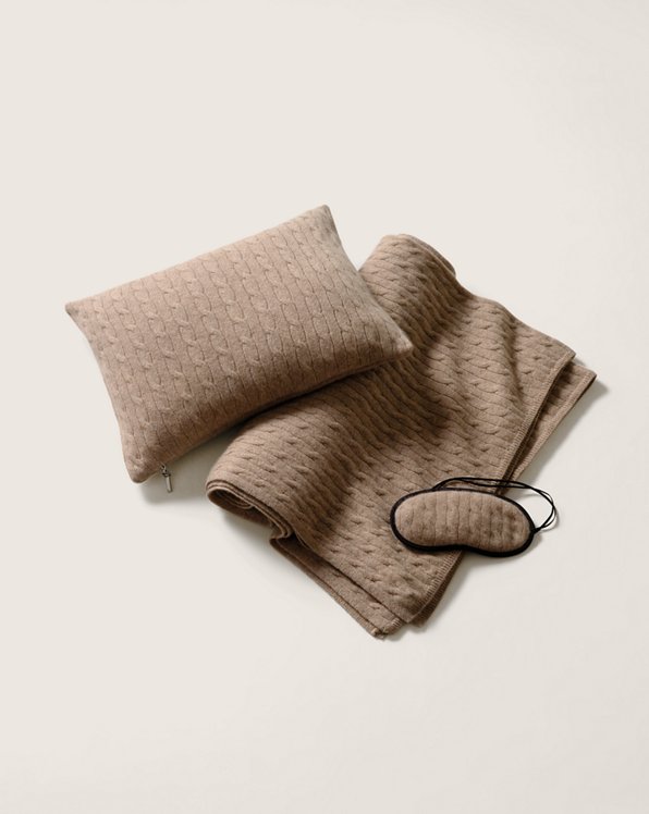 Iconic Cable Cashmere Travel Gift Set