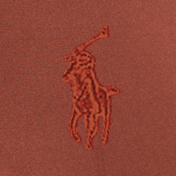 Vermelho-escuro